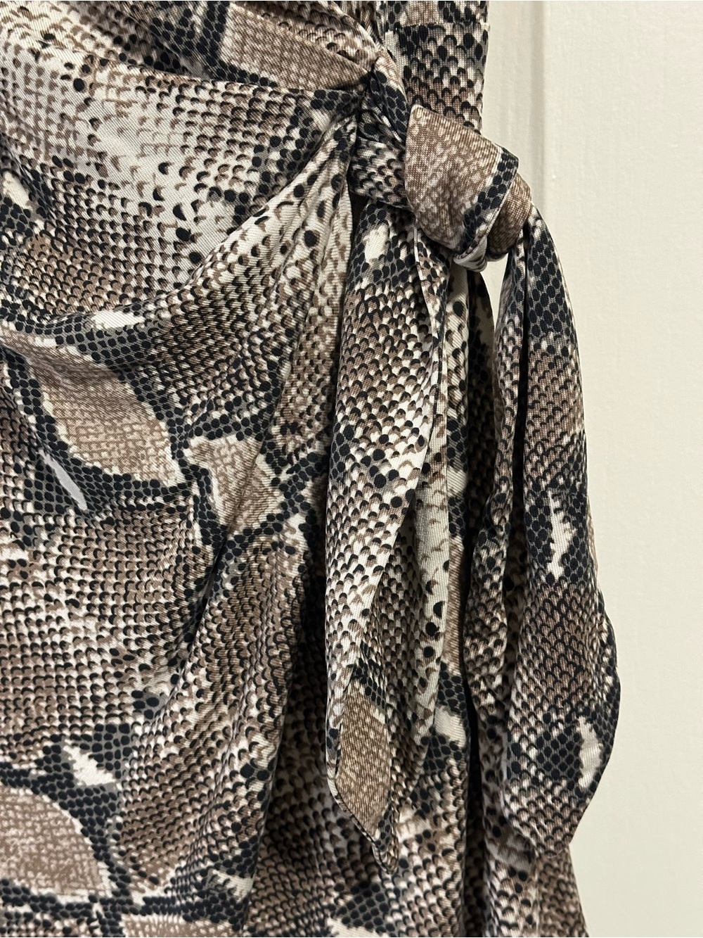Diane von Furstenberg DVF faux wrap bodycon Y2K Snake-Print dress Beige/Black 4 - Picture 3 of 7